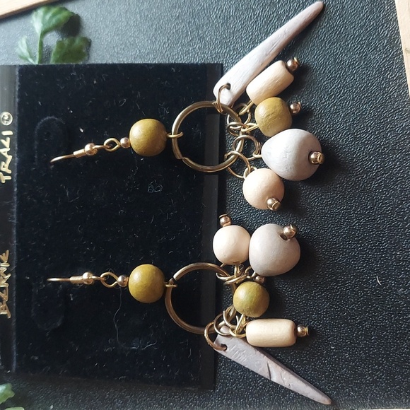 E2287 Wooden Mix Beaded Cluster Drop Dangle Earrings - Picture 8 of 9